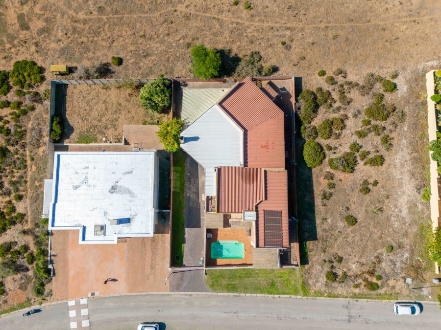 8 Bedroom Property for Sale in Middedorp Western Cape